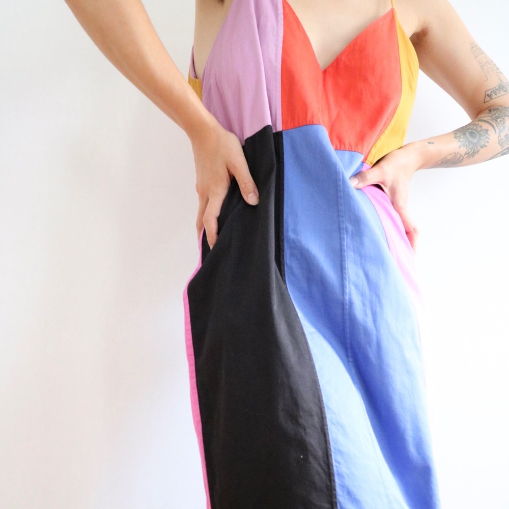 Colorblock v-neck midi dress